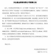 应第一时间向公安机关报
